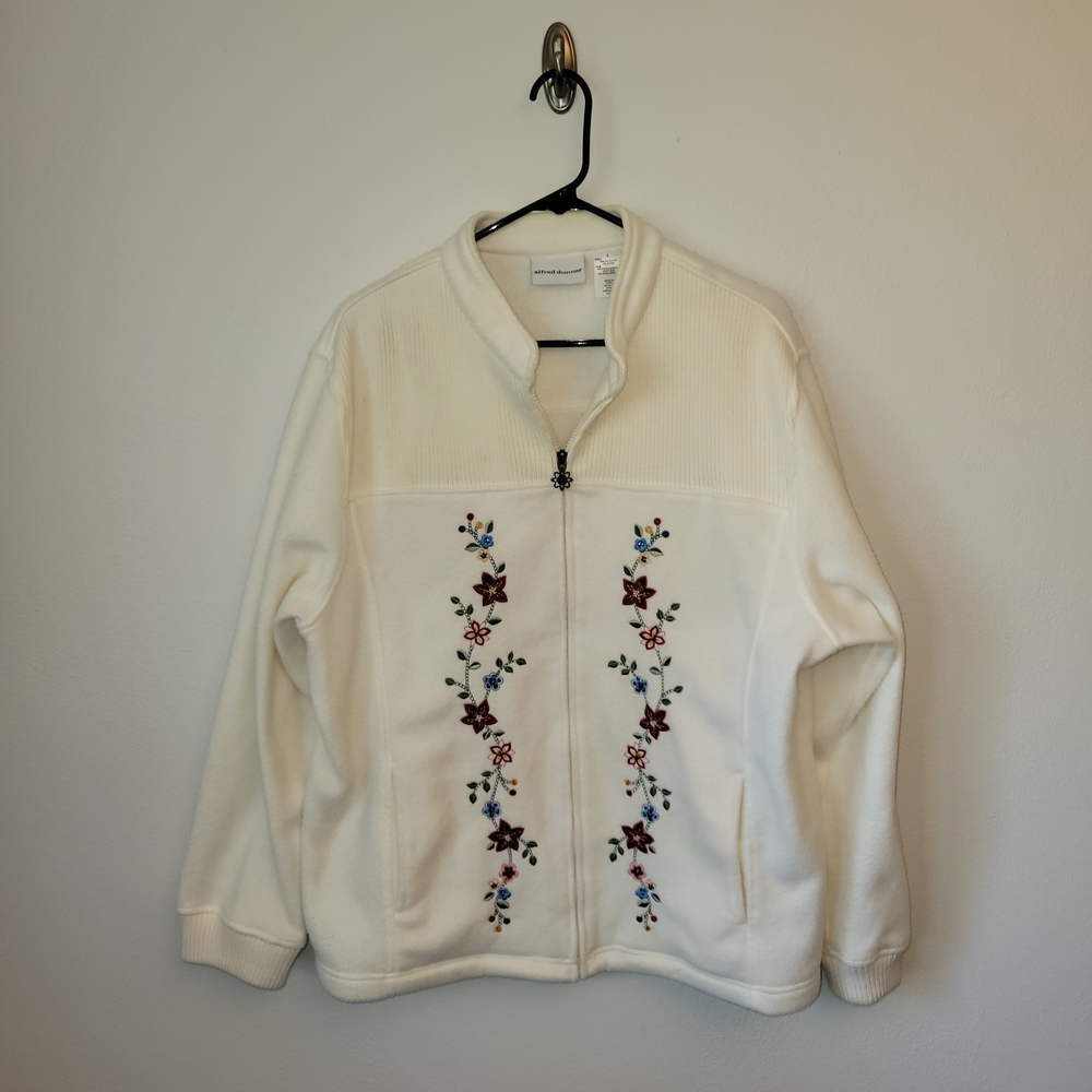 VGUC Alfred Dunner Women's Vintage White Fleece Jacket, Floral & Beading Details